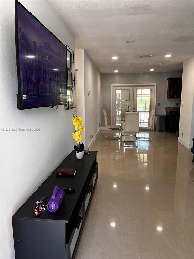5 of 41 - 7151 Pershing St, Hollywood, FL