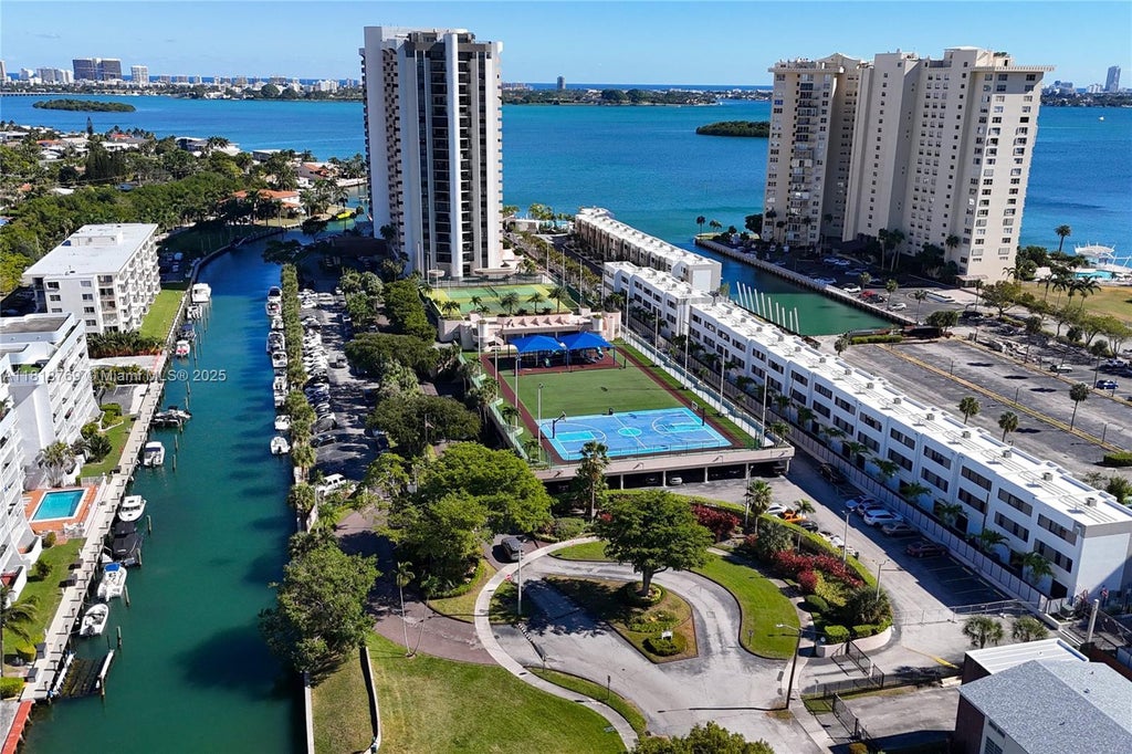 1800 Ne 114th St 1103, Miami
