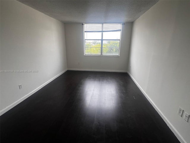 3 of 8 - 498 Nw 165th St Rd D303, Miami, FL