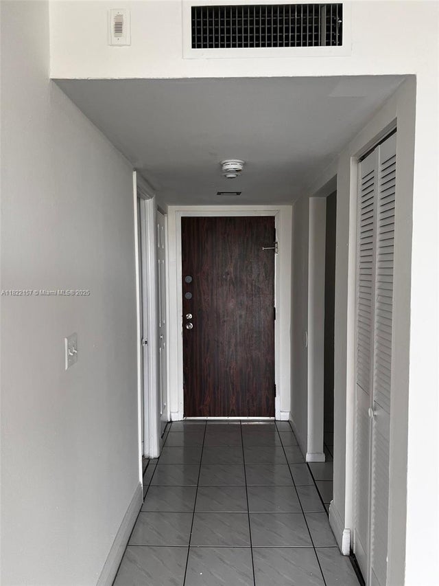 4 of 8 - 498 Nw 165th St Rd D303, Miami, FL