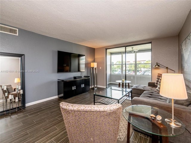 3 of 20 - 2860 Somerset Dr 210k, Lauderdale Lakes, FL