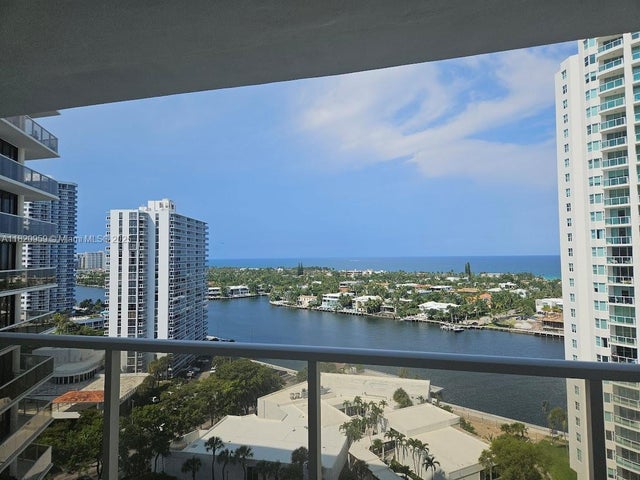 1 of 3 - 20281 E Country Club Dr 1412, Aventura, FL