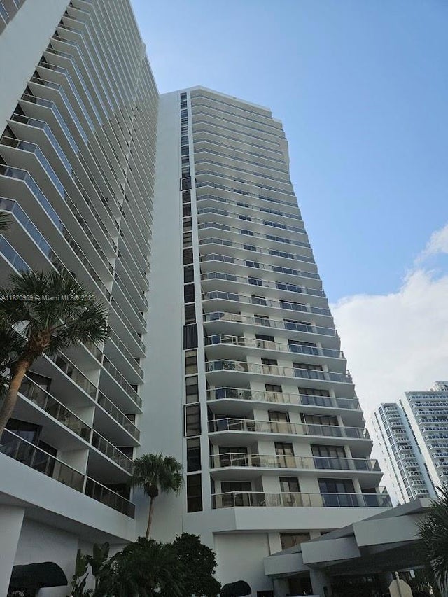 2 of 3 - 20281 E Country Club Dr 1412, Aventura, FL