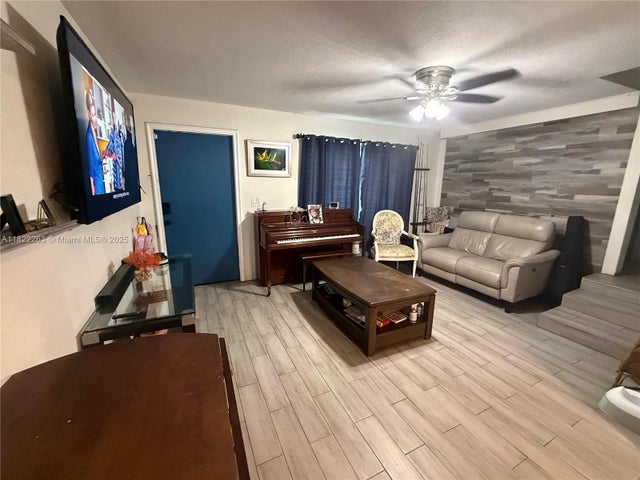 4 of 17 - 6604 Raleigh St, Hollywood, FL