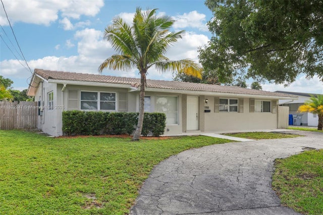 1 of 32 - 1700 Sw 5th Ave, Pompano Beach, FL