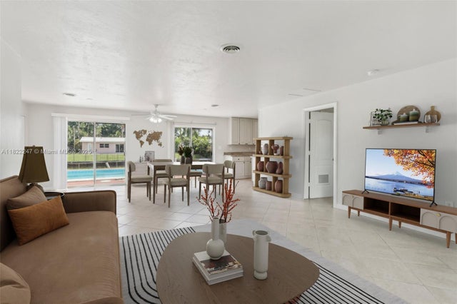 4 of 32 - 1700 Sw 5th Ave, Pompano Beach, FL