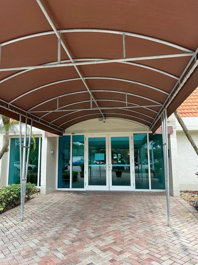 2 of 21 - 100 Lakeview Dr 118, Weston, FL