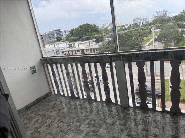 3 of 7 - 1475 Ne 125th Ter 511b, North Miami, FL