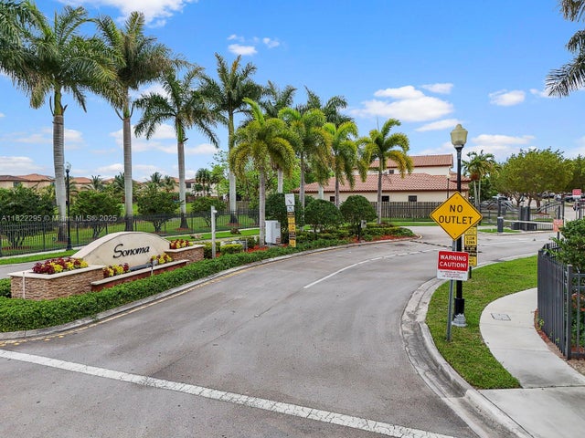 2 of 49 - 572 Se 34th Ter, Homestead, FL