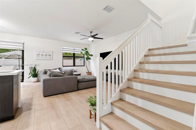 5 of 37 - 10129 W 32nd Ln, Hialeah, FL