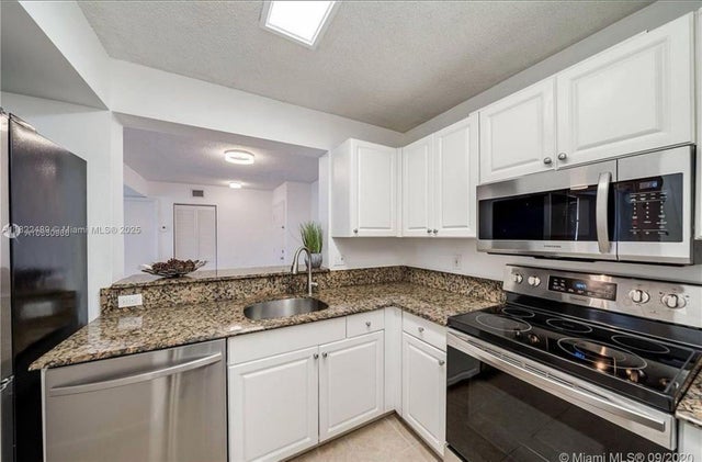 2 of 10 - 2711 Ocean Club Blvd 207, Hollywood, FL