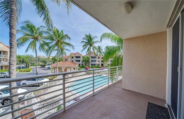 4 of 10 - 2711 Ocean Club Blvd 207, Hollywood, FL