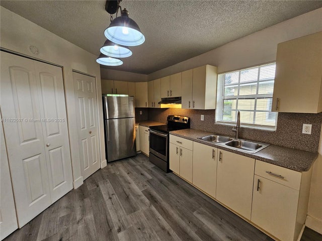 5 of 20 - 800 Nw 15th Ave, Fort Lauderdale, FL