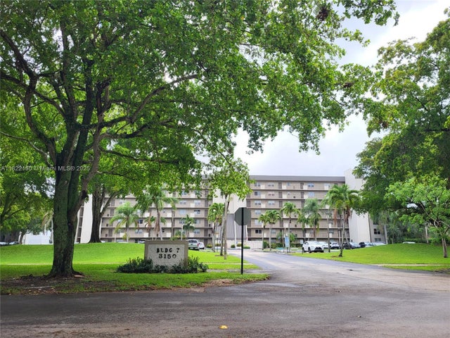 1 of 22 - 3150 W Rolling Hills Cir 310, Davie, FL