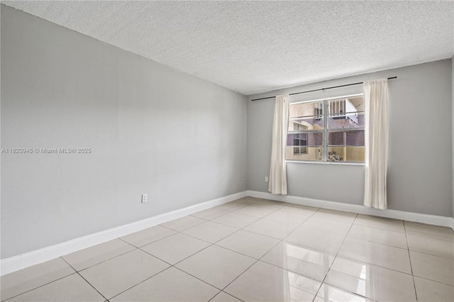 2 of 22 - 301 Nw 177th St 104, Miami Gardens, FL