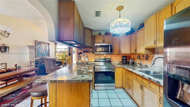 3 of 27 - 5030 Sw 145th Ave, Miami, FL
