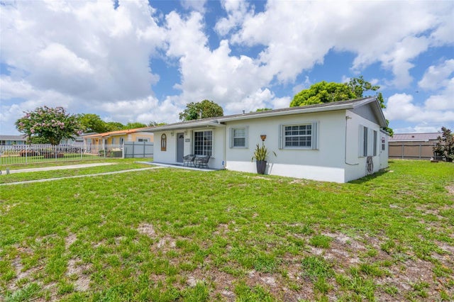 2 of 28 - 19725 Nw 32nd Ct, Miami Gardens, FL