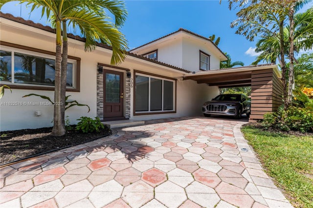 2 of 29 - 706 Nw 24th St, Wilton Manors, FL