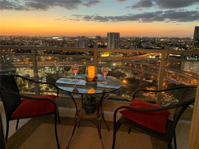 90 Sw 3rd St 3010, Miami