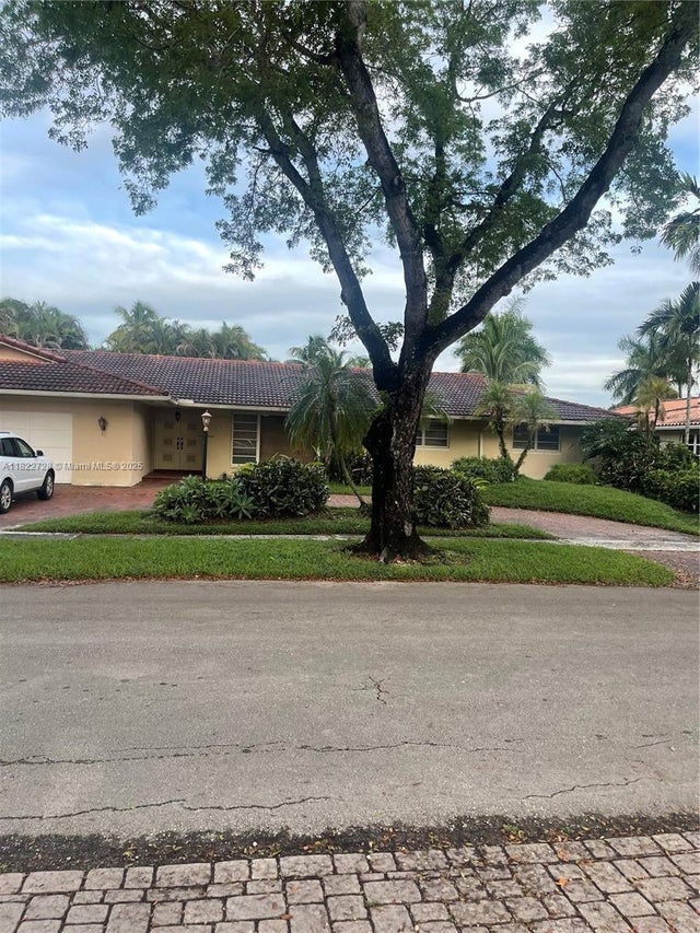 1 of 6 - 16120 E Troon Cir, Miami Lakes, FL