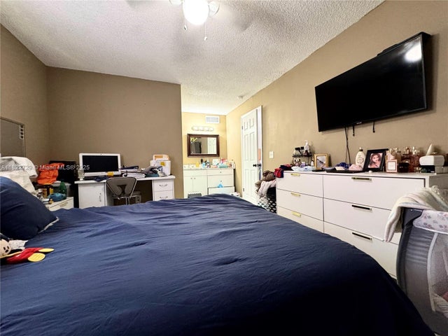 4 of 10 - 19729 Sw 114th Ave 250, Miami, FL