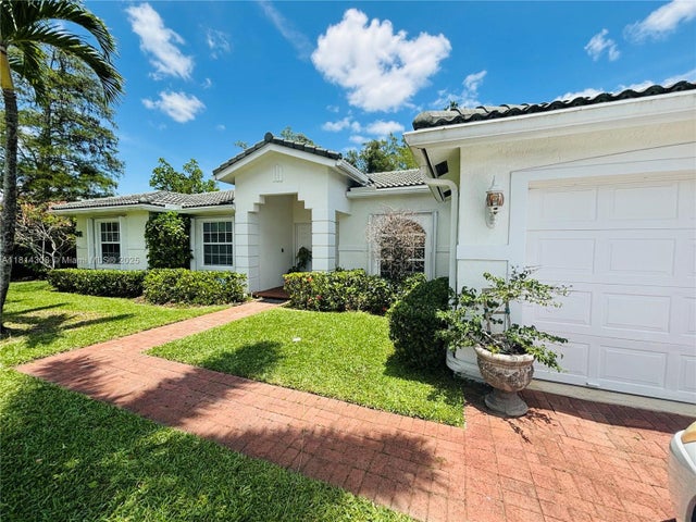 2 of 22 - 126 Chestnut Cir, Royal Palm Beach, FL