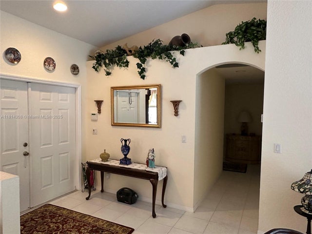 3 of 22 - 126 Chestnut Cir, Royal Palm Beach, FL