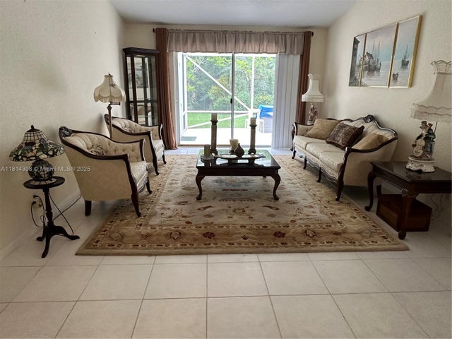 4 of 22 - 126 Chestnut Cir, Royal Palm Beach, FL