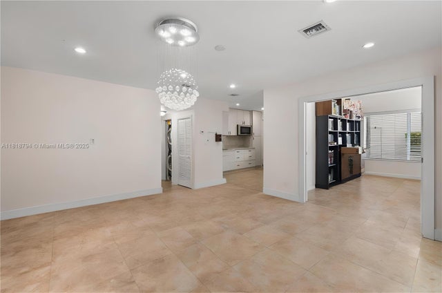 2 of 16 - 1601 Bay Rd 4, Miami Beach, FL