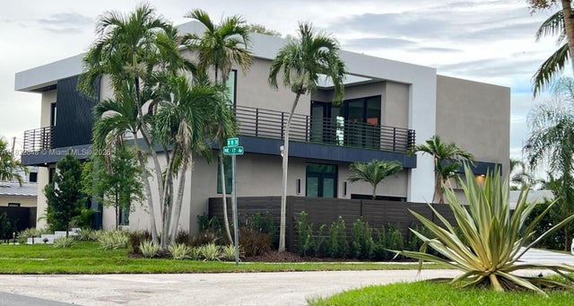 1 of 42 - 1700 Ne 18th St, Fort Lauderdale, FL