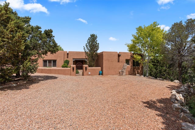 1203 Sierra Del Este, Santa Fe