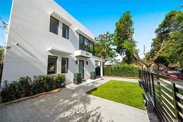 550 Nw 42nd St, Miami