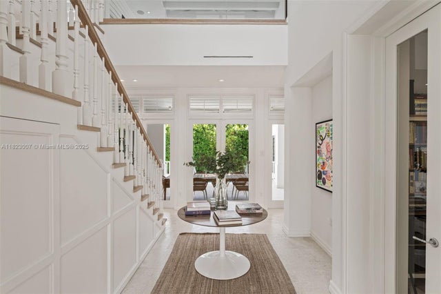 2 of 64 - 220 Cypress Dr, Key Biscayne, FL