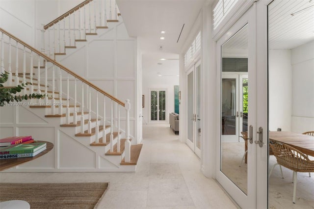 3 of 64 - 220 Cypress Dr, Key Biscayne, FL