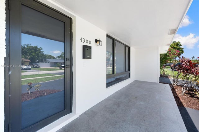 2 of 27 - 4300 Monroe St, Hollywood, FL
