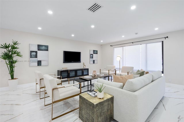 4 of 27 - 4300 Monroe St, Hollywood, FL