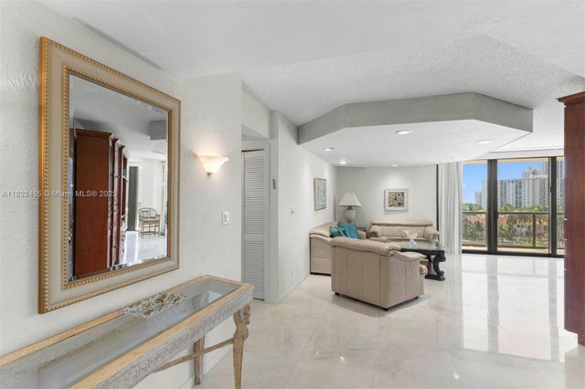 5 of 27 - 19667 Turnberry Way 6-a, Aventura, FL