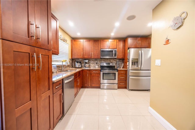 4 of 25 - 11351 Nw 37th St, Coral Springs, FL