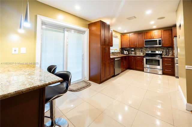 5 of 25 - 11351 Nw 37th St, Coral Springs, FL