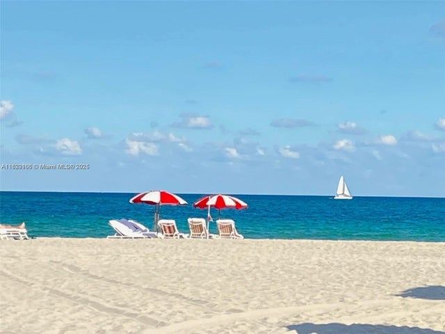 5 of 32 - 2899 Collins Ave 1717, Miami Beach, FL