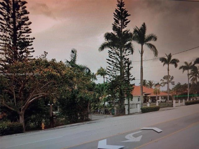 1 of 4 - 330 Nw 127th Ave, Miami, FL