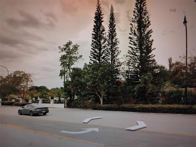 2 of 4 - 330 Nw 127th Ave, Miami, FL