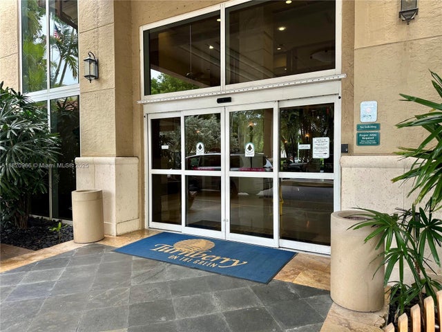 2 of 53 - 19501 W Country Club Dr 914, Aventura, FL