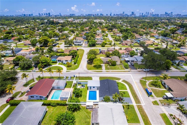 3 of 43 - 1181 Ne 202nd St, Miami, FL