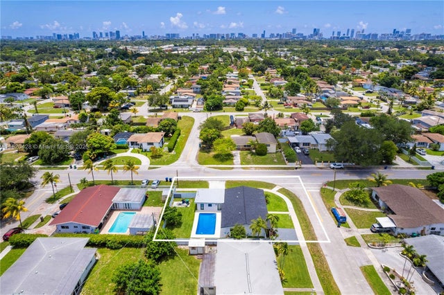 4 of 43 - 1181 Ne 202nd St, Miami, FL