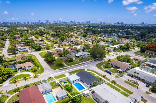 5 of 43 - 1181 Ne 202nd St, Miami, FL