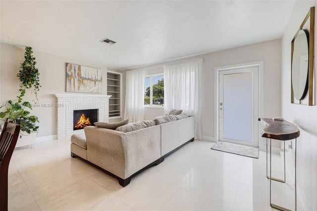 3 of 28 - 8600 Sw 125th Ter, Miami, FL