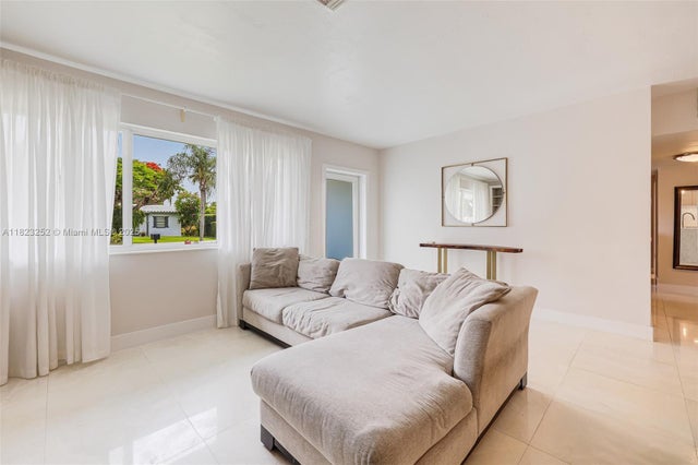 4 of 28 - 8600 Sw 125th Ter, Miami, FL