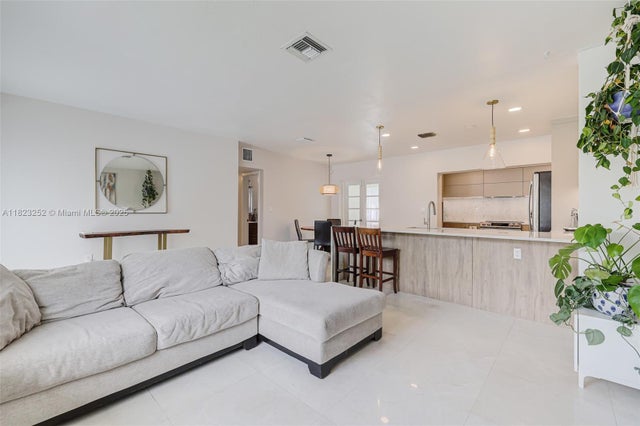 5 of 28 - 8600 Sw 125th Ter, Miami, FL