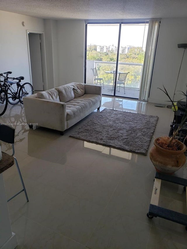 4 of 15 - 13499 Biscayne Blvd 1005, North Miami, FL